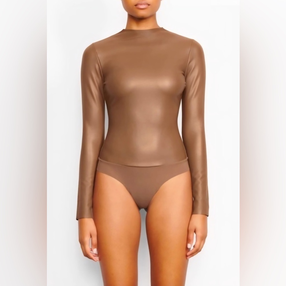 SKIMS Rare NWT “Jasper” Faux Leather Bodysuit – Long Sleeve 🤎✨